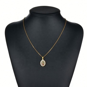 Collier Vierge Marie au design personnalisé, nouveauté, vente chaude, en acier inoxydable plaqué or 18 carats avec zircon, collier Madone pour femme - Product Image 5