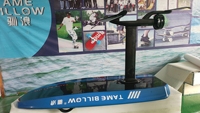 Planche de surf électrique hydrofoil TAME BILLOW avec construction en carbone et moteur à batterie