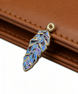 高品質メタルフェザーラペルピン漫画ラペルピンカスタマイズ可能なギフトブローチユニークな記念エナメルピン - Product Image 3