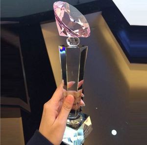 WZ-CT0031 Trophée en cristal rose K9 vierge en gros, trophées en cristal coloré personnalisés en forme de diamant pour cadeau souvenir - Product Image 1