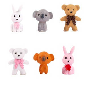 ตุ๊กตาสัตว์การ์ตูนขนาดเล็ก กระต่ายสีชมพู กระต่ายสีขาว โคอาล่าสีเหลือง ผลิตด้วยวิธีฉีดขึ้นรูป ของตกแต่ง - Product Image 1