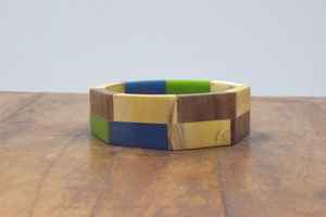 Conjunto de Brazaletes Elegantes de Resina y Madera, Joyería Hecha a Mano con Diseño Único, con Madera Natural y Resina para una Moda Moderna - Product Image 3