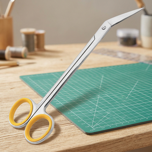 Ciseaux à ongles incurvés à lames angulaires en acier inoxydable pour droitiers, instrument de beauté manuel certifié CE, logo personnalisé - Product Image 4
