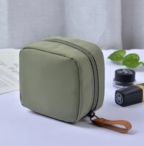 Pochette da Viaggio Personalizzata in Poliestere, Borsa Cosmetica Piccola con Logo Personalizzato - Product Image 2