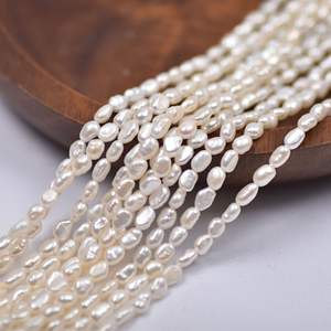 Mini perles baroques blanches et roses de 3-4 mm, fortes et brillantes, à trou droit double face, pour projets de bricolage, vente en gros disponible - Product Image 1