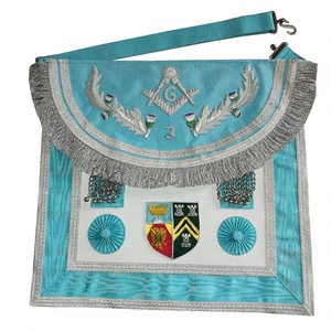 Tablier de bureau artisanal écossais en argent brodé à la main avec badge personnalisé - Product Image 1
