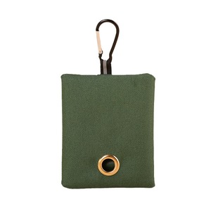 Dispensador Portátil Cuadrado Impermeable para Bolsas de Excrementos de Perro con Funda de Silicona, Cierre Abierto y Asa para Uso <span class=keywords><strong>en</strong></span> Exteriores - Product Image 5