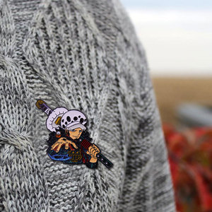 Spille in lega di vernice Cloisonne di alta qualità da 3cm per i fan di Anime Trafalgar D. Water Law per Cosplay - Product Image 4