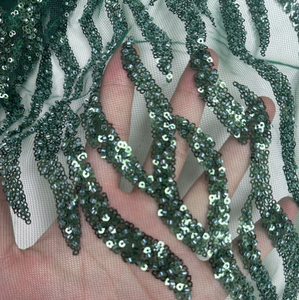 Merveilleux tissu de dentelle française écologique avec broderie de fleurs perlées et type de maille de perles - Product Image 4