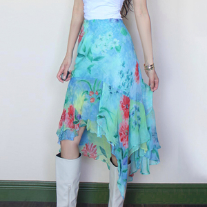 Falda Midi Asimétrica con Estampado Floral Digital Natural y Dulce - Estilo Veraniego Suave y Femenino con Corte en A y Dobladillo Asimétrico - Product Image 1