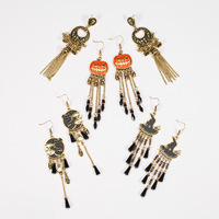 Boucles d'oreilles punk d'Halloween en alliage de zinc plaqué or pour femme, avec motifs citrouille, chapeau de sorcière, crâne, chauve-souris et pompon, style chandelier, pour fête et mode