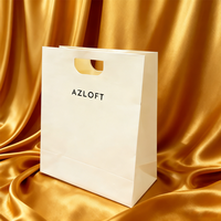 Sacs en papier kraft blanc de luxe, personnalisés avec logo, couleur personnalisée, design personnalisé, pour emballages de parfums et de cosmétiques, avec poignée découpée