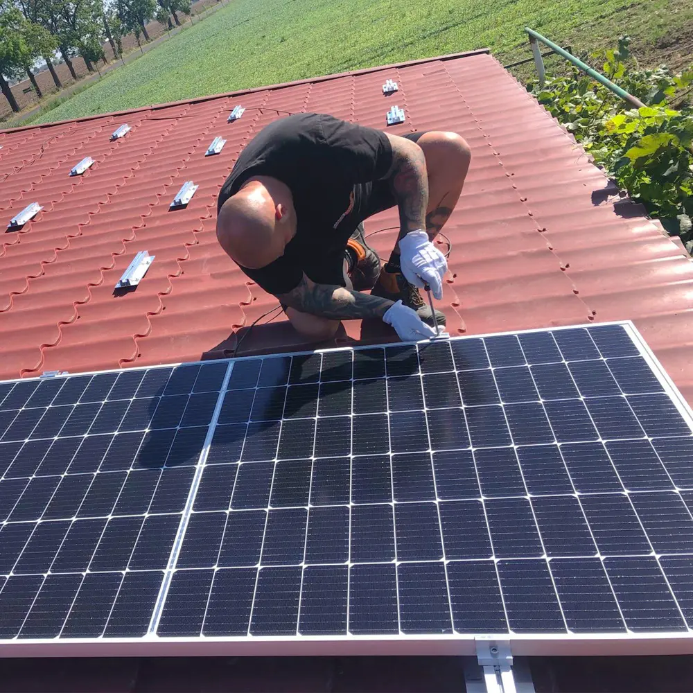 Sunevo Half-Cut Mono Pv Modules 420W 475W 550W 615W 675W High Efficiency China Solar Panels Prices Trade
