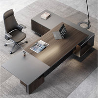 Scrivania Direzionale Reversibile IULTRA Moderna Modulare a L 2026 con Logo Personalizzato, Finitura Verniciata in Legno Scuro, con Retroangolo Sinistro
