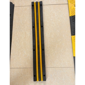 Paraurti da Parete in Gomma Riciclata Resistente Nero Riflettente per Parcheggi e Protezione Angoli - Product Image 4