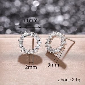 Orecchini a Perno Rotondi Semplici e Cavi per Donne, Accessori Moda per Uso Quotidiano, Outfit Casual e Regalo - Product Image 4