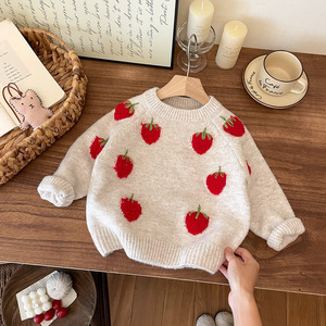 Cardigan in <span class=keywords><strong>maglia</strong></span> di cotone acrilico stile coreano per bambine, nuova collezione Autunno/Inverno 2026, giacca chic con stampa fragola per bambini - Product Image 3