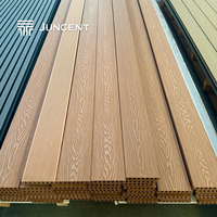 Decking WPC texturé 3D de qualité supérieure résistant à la décoloration et aux intempéries, idéal pour les jardins de luxe et l'aménagement paysager commercial
