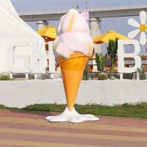 Sculpture géante <span class=keywords><strong>de</strong></span> cornet <span class=keywords><strong>de</strong></span> crème glacée T002, colorée, effet fondant, étanche et durable, pour place publique extérieure, bord <span class=keywords><strong>de</strong></span> plage, rue commerciale - Product Image 3