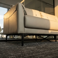 Canapé en cuir véritable de luxe, moderne, capitonné, trois places, pour une décoration élégante de bureau