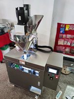 Machines automatiques multifonctions d'assaisonnements de sel, de bouillie, de granulés de riz et de céréales en sachet chaud avec code de date