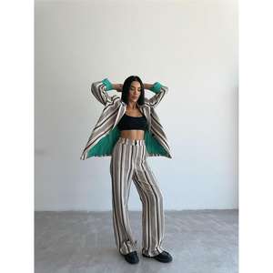 Conjunto de Chaqueta y Pantalones OTTOMAN a Rayas Beige para Mujer - Product Image 4