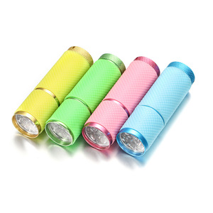 Regalo para Él, Linterna Portátil de 9/12 LED para Camping, Senderismo, Uso en Interiores, Colores Surtidos, Linternas Pequeñas Recubiertas con Correas - Product Image 1