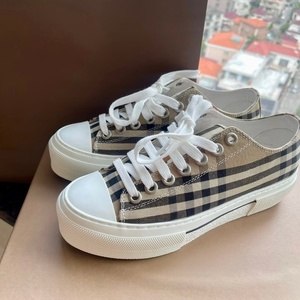 Zapatos de Diseñador de Alta Calidad y Lujo 2026, Zapatillas Deportivas Clásicas de Lona con Cordones y Diseño a Cuadros, Logotipo Personalizado, Unisex - Product Image 1