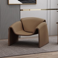 Fauteuil individuel mobile en métal rouge, style italien, luxe léger, design de créateur, tendance et créatif, pour salon et loisirs