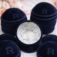 Kippa juive de luxe faite à la main en velours bleu marine à 4 panneaux avec broderie monogramme personnalisée, souvenir de cérémonie de mariage