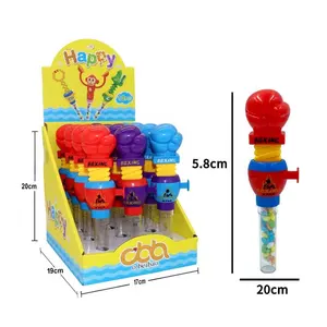 गर्म बिक्री मुक्केबाजी कैंडी खिलौना प्लास्टिक वापस लेने योग्य मुट्ठी खिलौना कैंडी के साथ बच्चों के लिए लड़ाई खेल