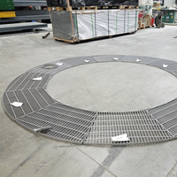 Grille en acier de forme spéciale, fabriquée sur mesure, galvanisée à chaud, pour plateforme d'accès industrielle irrégulière