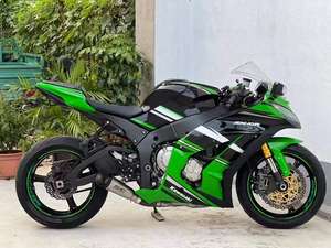 Kawasaki Ninja ZX-10R WSBK Champion Superbike 998cc, 4 cylindres en ligne, 210 CV, RAM-AIR, Motos à essence - Product Image 3