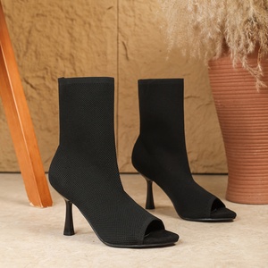 Nuevas <span class=keywords><strong>botas</strong></span> de <span class=keywords><strong>mujer</strong></span> de punto de otoño e invierno punta abierta estilo europeo y americano señoras calcetines de aguja <span class=keywords><strong>botas</strong></span> 9CM <span class=keywords><strong>botas</strong></span> cortas - Product Image 4