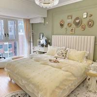 Lit Queen de style moderne Cadre en bois Tête de lit en tissu Design de maison souple Lits rembourrés respirants Meubles de chambre à coucher de 3 ans