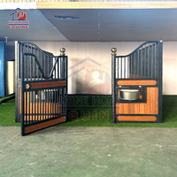 Box pour chevaux Shinehope avec porte à charnières, panneaux en acier, écurie modulaire, 3x2,2m
