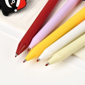 Stylos à encre gel personnalisés blancs et rouges de Noël, dessin animé, en plastique ABS, 0,5 mm, encre noire imprimée UV, cadeaux promotionnels pour le bureau et l'école - Product Image 4