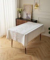 Nappe populaire résistant aux plis Polyester lin mélange nappes lavables imperméables avec glands broderie exquise