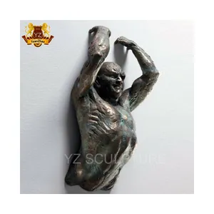 現代の手彫りの抽象的な金属像像壁アート等身大鋳造真鍮ブロンズ3Dウォールマン彫刻像価格