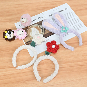 Vente en gros de bandeaux coréens mignons à petites fleurs et de bandeaux antidérapants en peluche, polyvalents et au prix d'usine - Product Image 4