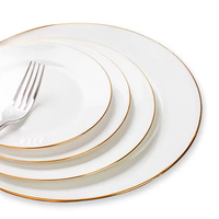Logo personnalisé 6 7 8 9 10 12 14 pouces Plat à gâteau et assiette à dessert Assiette de restaurant en céramique Assiette de mariage blanche à bordure dorée