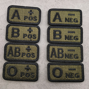 ป้ายระบุกลุ่มเลือดทางยุทธวิธี AB AB O + POS -NEG ปักเต็มรูปแบบพร้อมที่ยึดแบบห่วงตะขอบนแผ่นรอง - Product Image 3