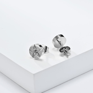 Pendientes de Diamantes con Forma de Pentagrama, Engaste de Garra en Forma de Estrella Dorada, Joyería de Moda Unisex - Product Image 2