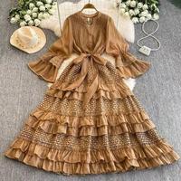 Robe longue plissée style rétro français pour femme, avec dentelle ajourée et patchwork, à volants superposés