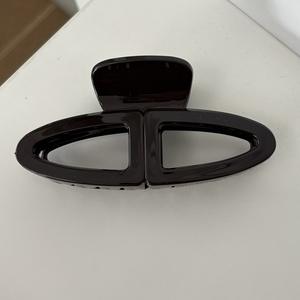 Pince à cheveux ovale minimaliste coréenne en plastique creux, accessoire capillaire élégant - Product Image 6