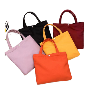 Sacs fourre-tout réutilisables personnalisés en PP non tissé avec logos, petite taille, fermeture à bouton, OEM/ODM au Vietnam - Product Image 4