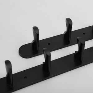 Crochets et supports muraux adhésifs robustes en aluminium à un seul niveau pour une organisation efficace dans la cuisine - Product Image 1