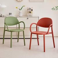 Chaise de salle à manger en plastique empilable haute durabilité avec dossier ergonomique pour restaurant, café et bar à thé