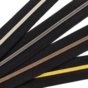 Venta al por mayor #3 cremalleras de nailon cremalleras baratas para coser Oem cremallera personalizada para prendas cremalleras de nailon rollo de cinta - Product Image 2