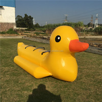 Bateau gonflable géant en forme de canard